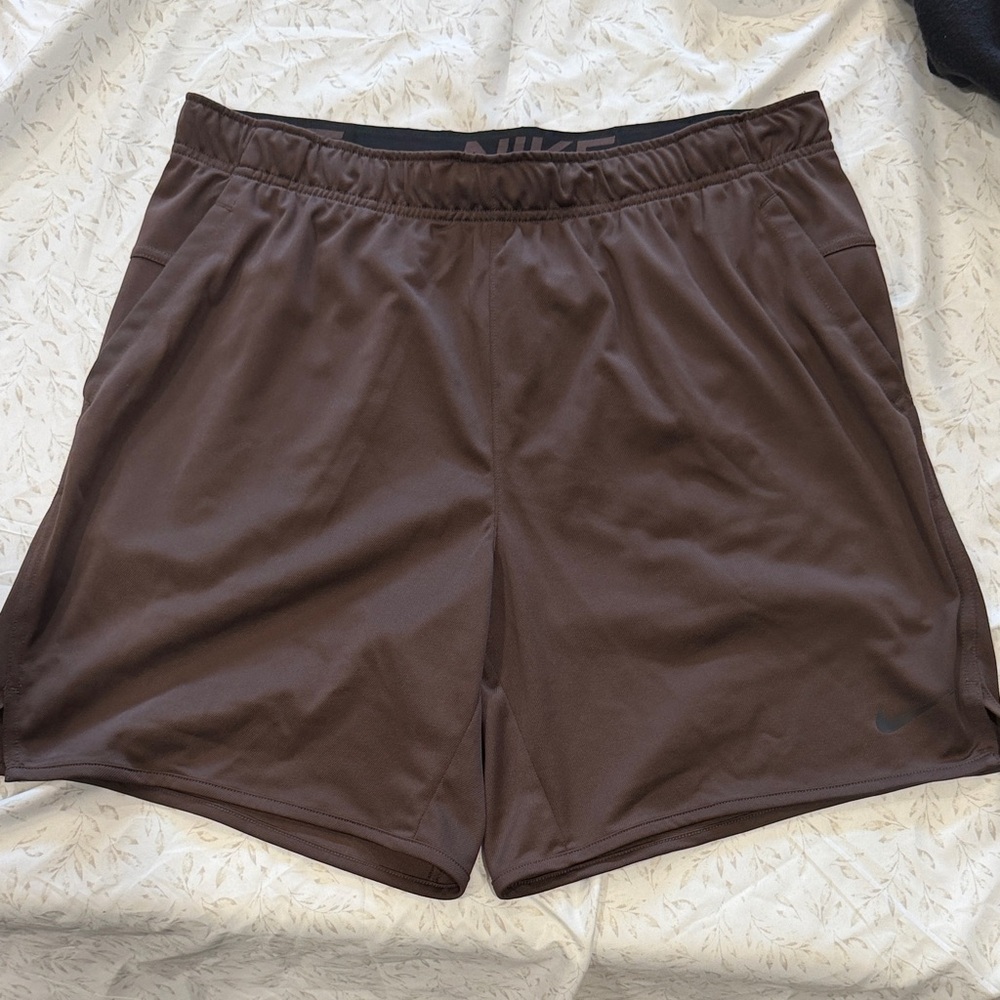 Nike Men’s Brown Athletic Shorts with Subtle Swoosh